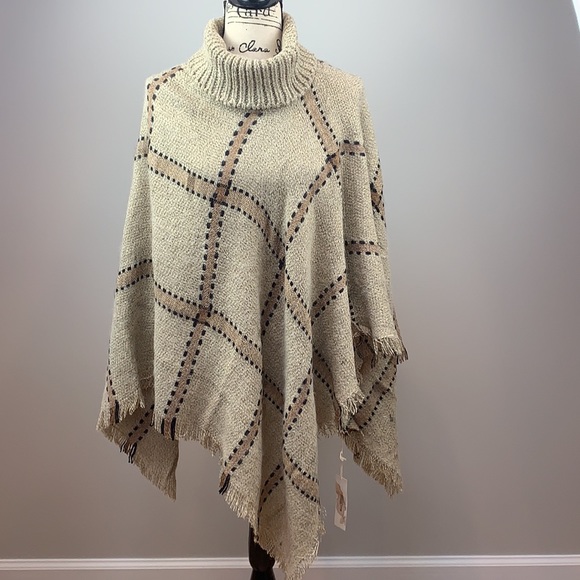 Poncho Turtleneck Windowpane Print - Picture 5 of 14